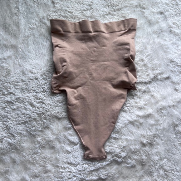 SKIMS Other - SKIMS Seamless Sculpt High Waisted Thong Clay Nude Shapewear Womens Size Small